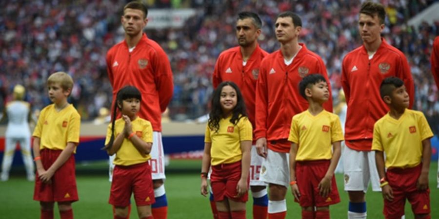 Sosok Anak Indonesia Pertama yang Menginjakkan Kaki di Piala Dunia 2018 sebagai Player Escort