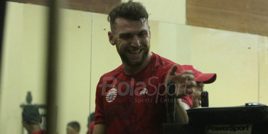 Wow, Harga Kaos yang Dipakai Marko Simic Usai Latihan bersama Persija Setara dengan 290 kg Beras