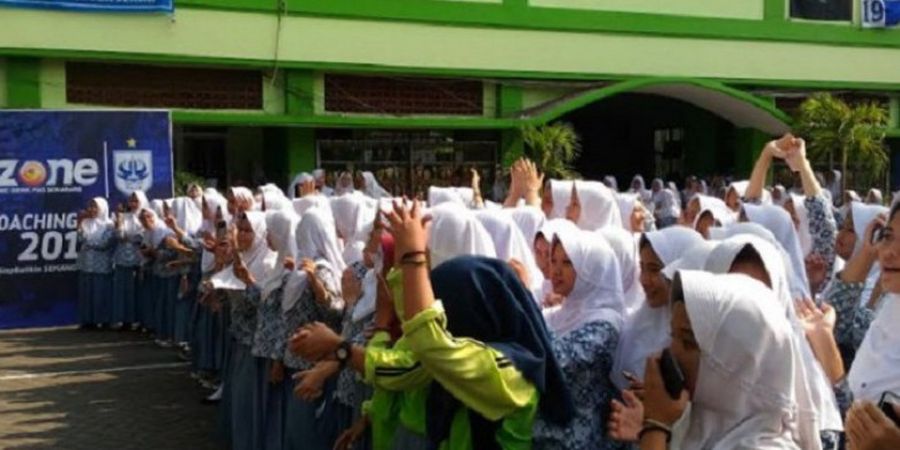 Cegah Chat Negatif, Dua Pemain PSIS Edukasi Suporter Lewat Sekolah-sekolah