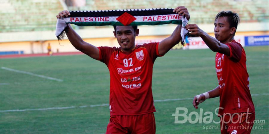 Penyerang Persis Solo Selebrasi Gol dengan Memberikan Dukungan Untuk Palestina