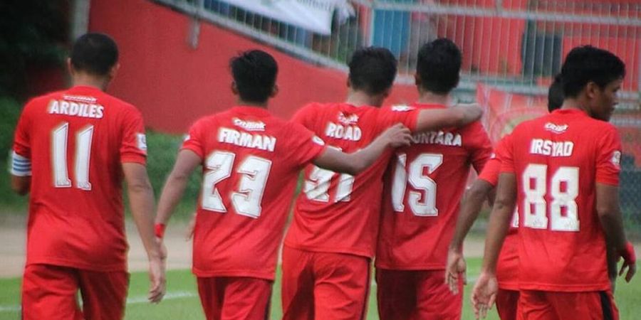 5 Kejanggalan Warnai Babak 8 Besar Liga 2 2018 - Protes Keras di Laga Semen Padang Vs Kalteng Putra hingga Penalti Gagal