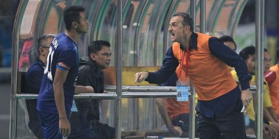 Arema FC Secara Blak-blakan Akui Dilirik Banyak Pelatih Asing