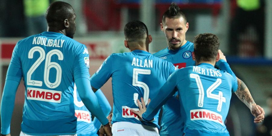 Marek Hamsik Pertajam Rekor, Napoli Menang Tipis di Kandang Crotone