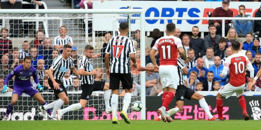 Hasil Newcastle United Vs Arsenal - Gol Perdana Mesut Oezil Bawa Arsenal Menang