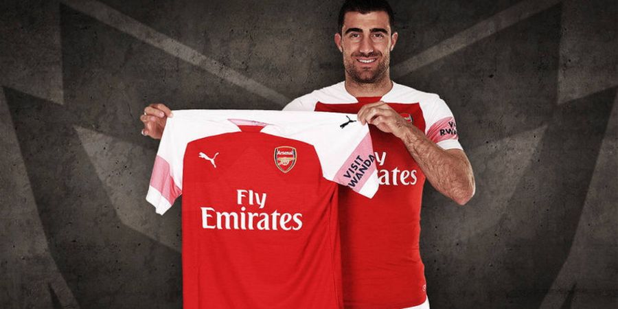 Salut, Bek Arsenal Ini Bakal Sumbangkan Keuntungan Restorannya untuk Korban Kebakaran