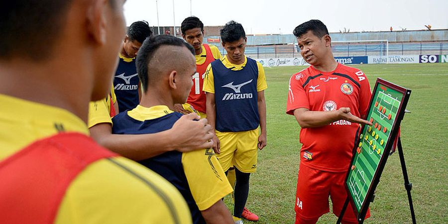 Semen Padang Tetap Kalah walau Menurunkan 2 Striker Murni