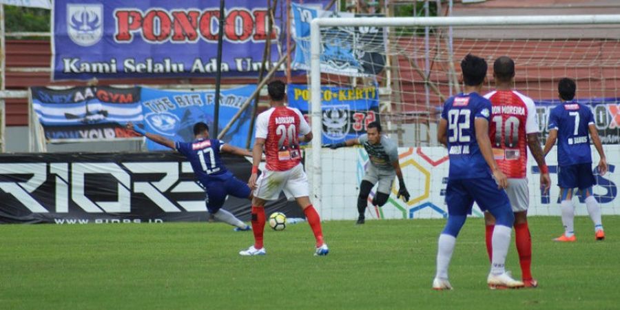 Main di Pantai, Kiper PSIS Semarang Bawa 'Alat Tempur'