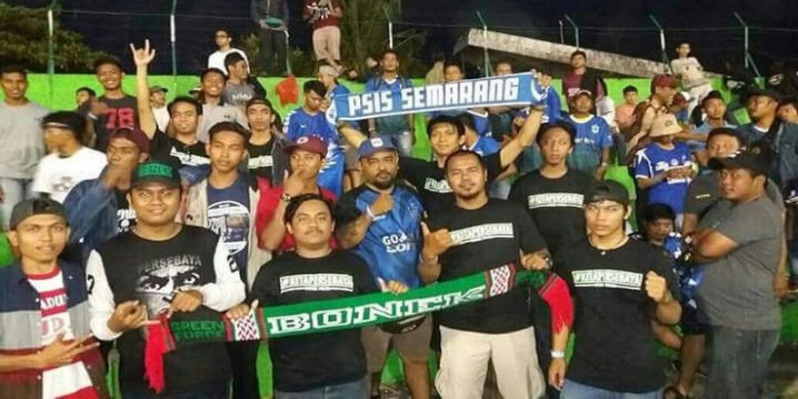 Para Suporter Ini Satukan Warna Berbeda bak Pelangi pada Laga PSM Makassar Vs PSIS Semarang