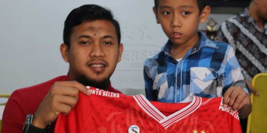 Kiper Persib Tunjukan Sikap Mulia ke Bobotoh Cilik