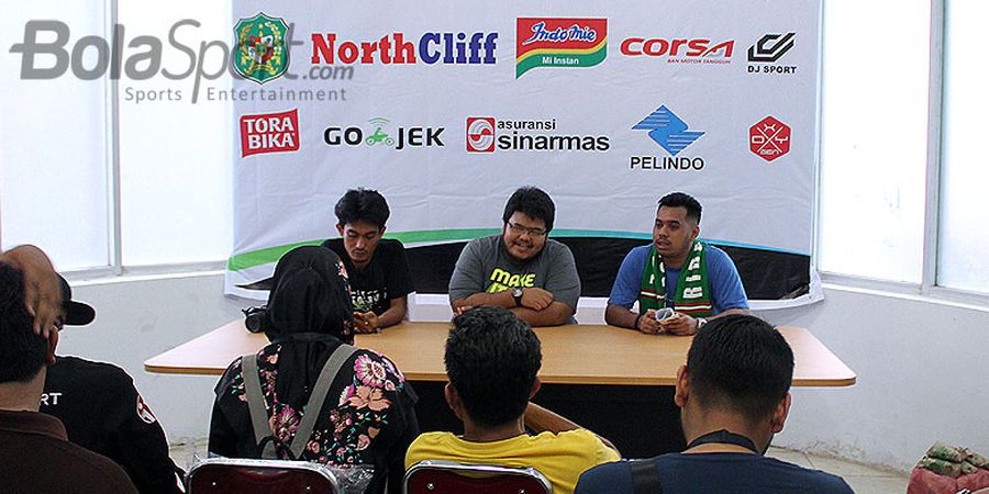 PSMS Tak Sanksi Manajernya yang Mengacungkan Jari Tengah kepada Suporter