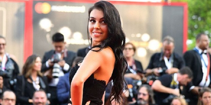 Georgina Rodriguez Tunjukan Tanda Tetap Setia di Sisi Cristiano Ronaldo