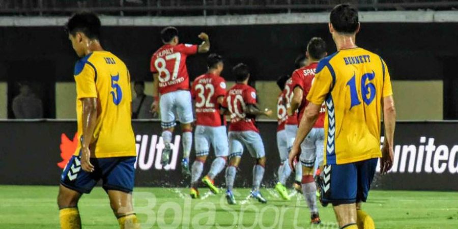 Fadil Sausu Pamer Sepatu Usai Cetak Gol Spektakuler ke Gawang Tampines Rovers