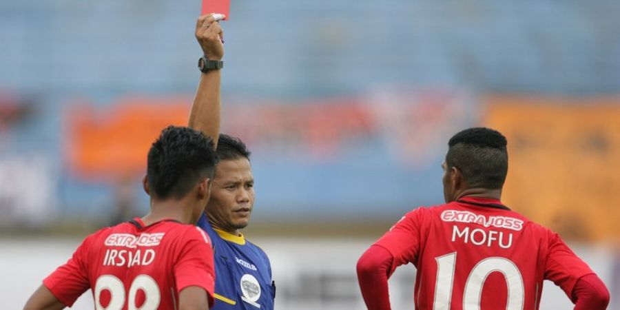 Laga PSM Vs Persipura Jayapura Dipimpin Wasit yang Sering Buat Keputusan Kontroversial 