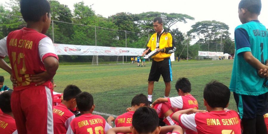 VIDEO - Ekspresi Kocak Pelatih BLiSPI Bina Sentra U-12  di Singa Cup 2017