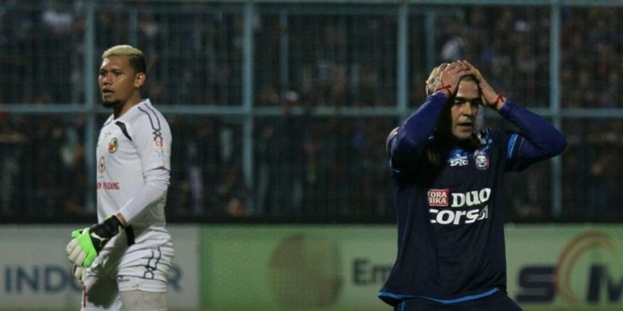 Lempar Jersey ke Tribun, Benarkah Cristian Gonzales Angkat Kaki dari Arema FC Musim Depan?