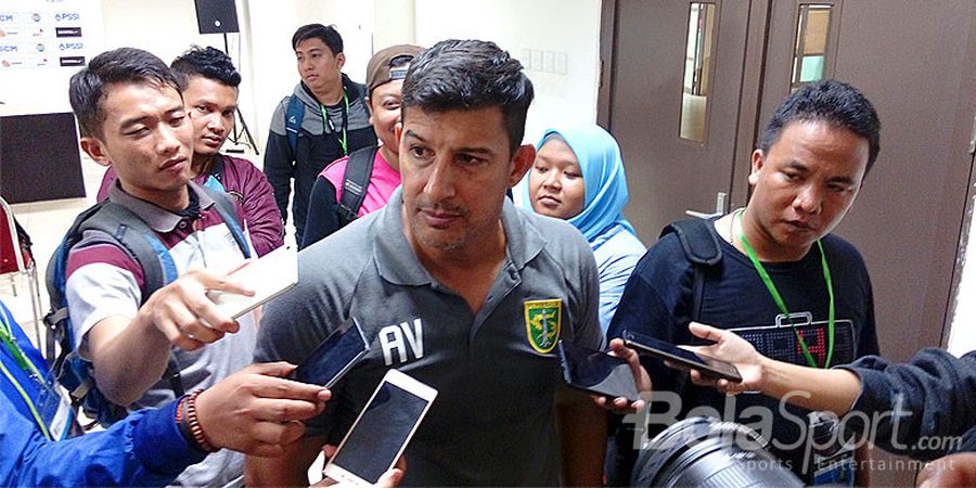 Alfredo Vera Apresiasi Kartu Merah Miswar Saputra dan Kerja Keras Pemain Persebaya