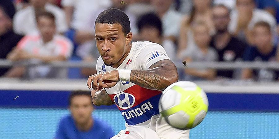 Kelas! Seusai Bobol Gawang PSG, Memphis Depay Langsung Copot Jersey Pamerkan Hal Ini