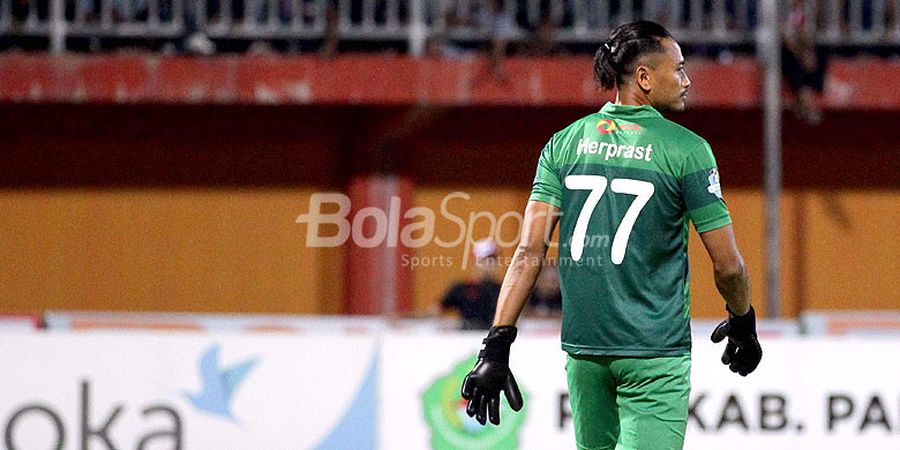 Kiper Madura United Ini Dimarahi Istri Gara-gara Sering Ganti Gaya Rambut