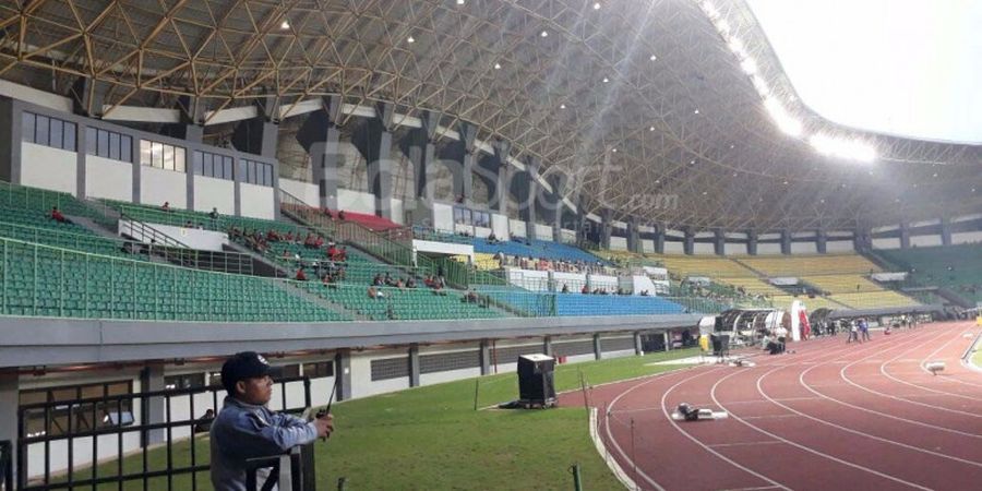 GALERI FOTO - Suasana Stadion Jelang Laga Persahabatan Indonesia Vs Kamboja