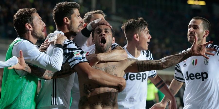 Dani Alves Lebih Sering Juara Dibanding Man City