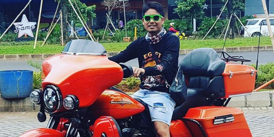 Manis! Mesranya Tontowi Ahmad dengan Sang Istri