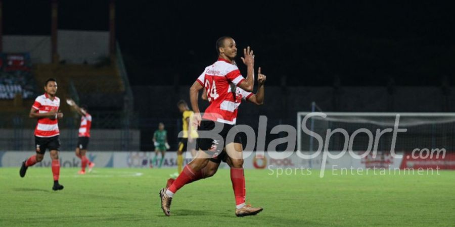 Pengacara Madura United Nilai Peter Odemwingie Penipu