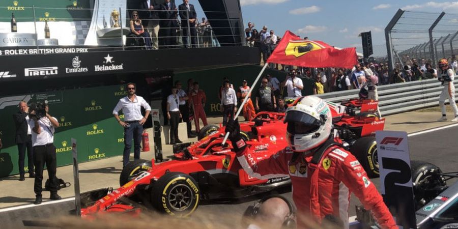 Sebastian Vettel Menertawakan Kekalahan Lewis Hamilton di Kandangnya Sendiri