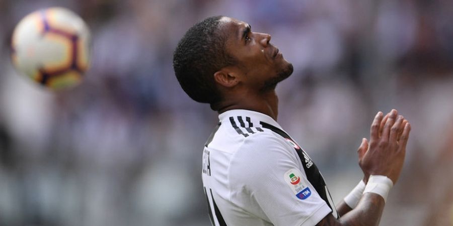 Aksi Meludah Douglas Costa Jadi Inspirasi Barber Shop di Italia