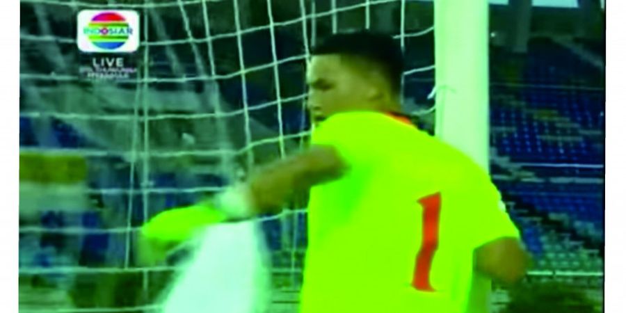 VIDEO - Kiper Filipina Menangis Usai Diganjar Kartu Merah dalam Laga Indonesia Vs Filipina