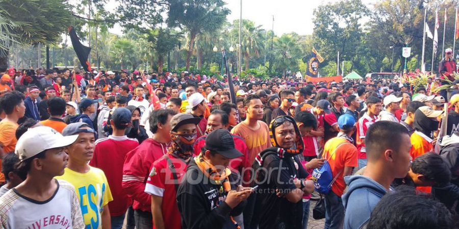 Di Balai Kota DKI Jakarta, The Jakmania Teriak Minta Stadion