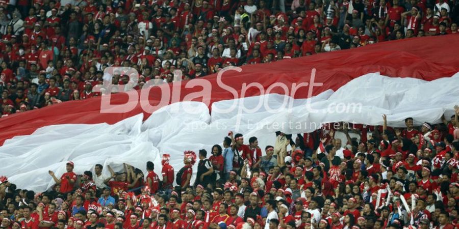 Bikin Merinding! Begini Sensasi Berada di Bawah Bendera Merah Putih Raksasa