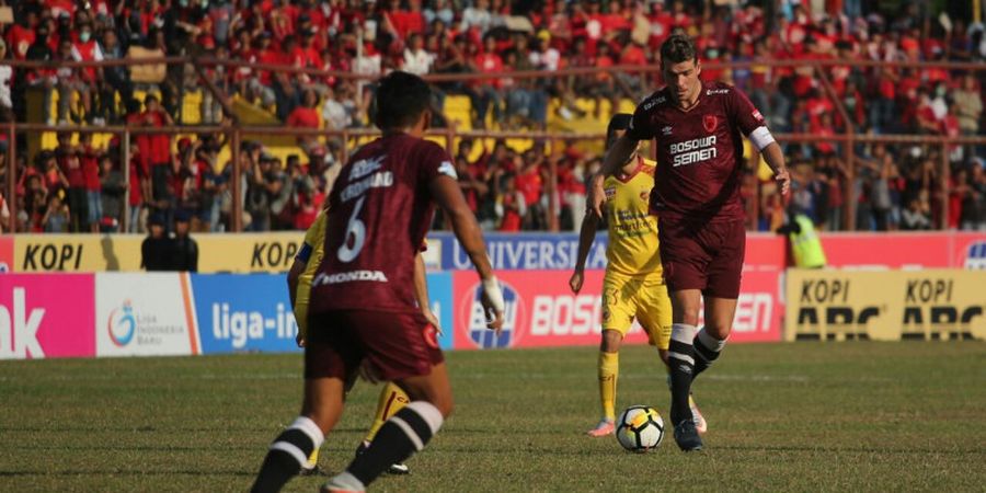 Mitra Kukar Vs PSM - Tim Tamu Unggul Telak pada Babak Pertama