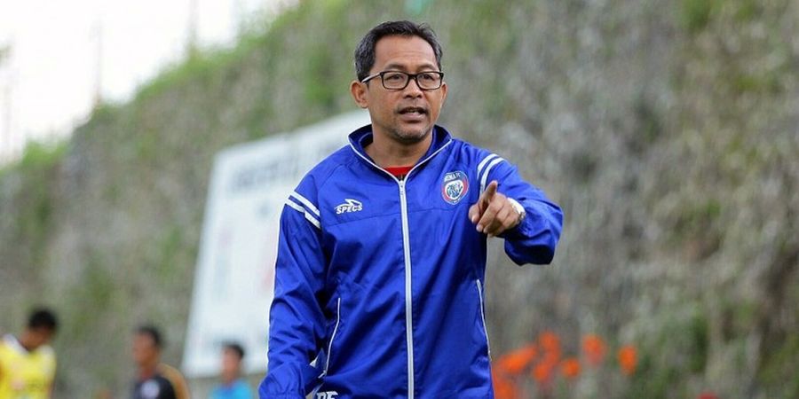 Selepas Mundur dari Arema FC, AJi Santoso 'Tangani' Burung Miliknya