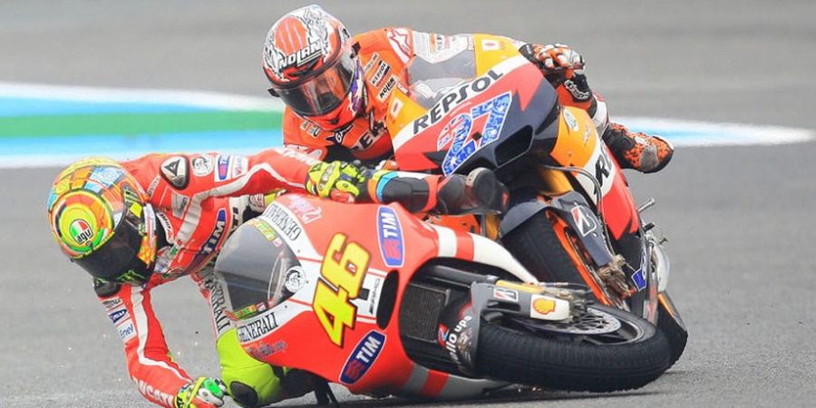 Soal Pebalap Muda, Casey Stoner Beda Pandangan dengan Valentino Rossi