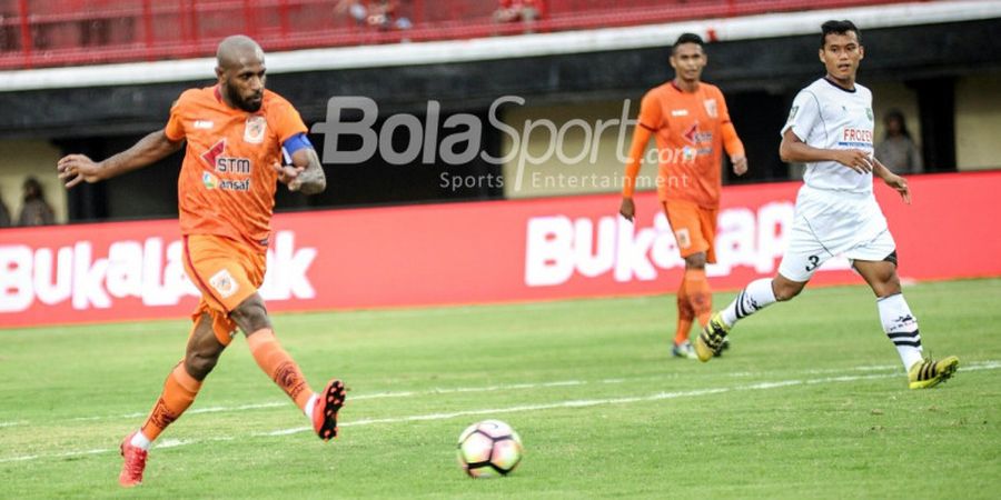 Bidik Boaz Solossa, Persib Bandung Tunggu Kepastian dari Persipura