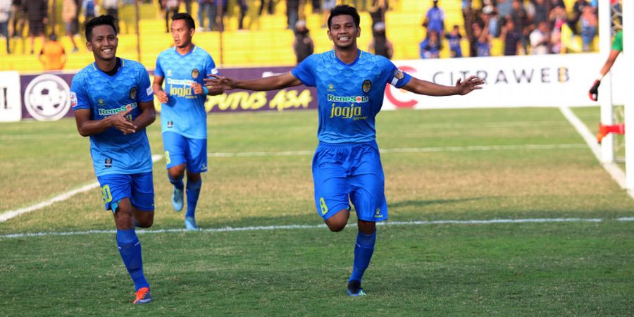 Suporter PSIM Tumpah Ruah hingga Padati Pinggir Lapangan, Pelatih Lawan Sebut Pemainnya Terganggu