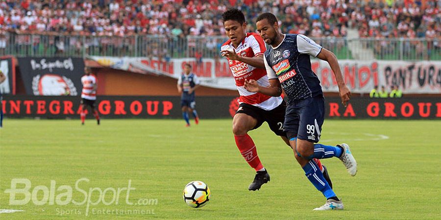 Striker Asing Arema FC Lakukan Hal Unik Saat Sesi Latihan