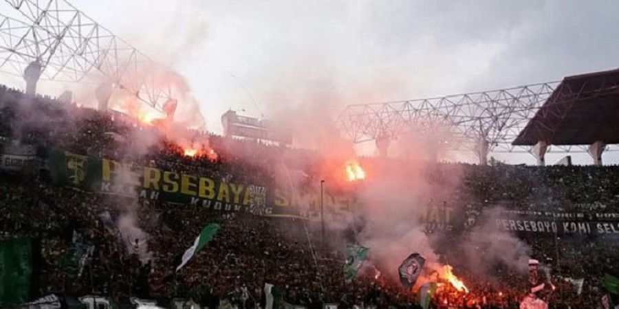 Bonek yang Nyalakan Flare Tak Cinta Persebaya