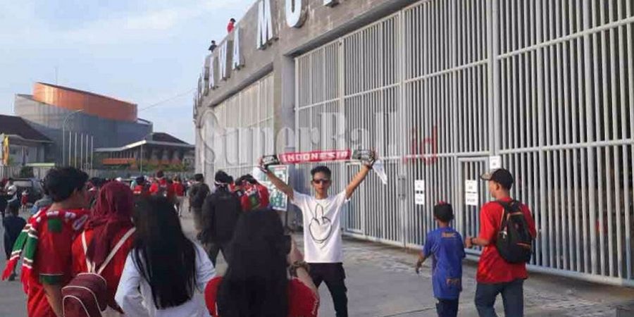 Timnas U-19 Indonesia Vs Thailand - Ribuan Suporter Padati Stadion Wibawa Mukti