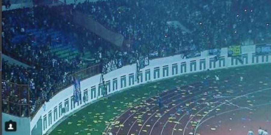 Ngeri! Rupanya Ini Penyebab Hujan Bangku di Stadion Wibawa Mukti Saat Laga Persib U-19 Vs Persib U-19