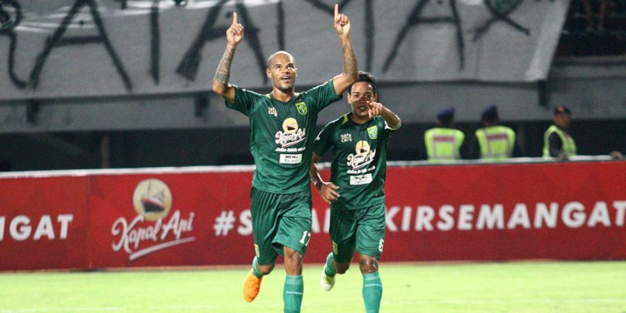 Persebaya Vs Persela - Insiden Tabrak Wasit Bantu Proses Gol David da Silva