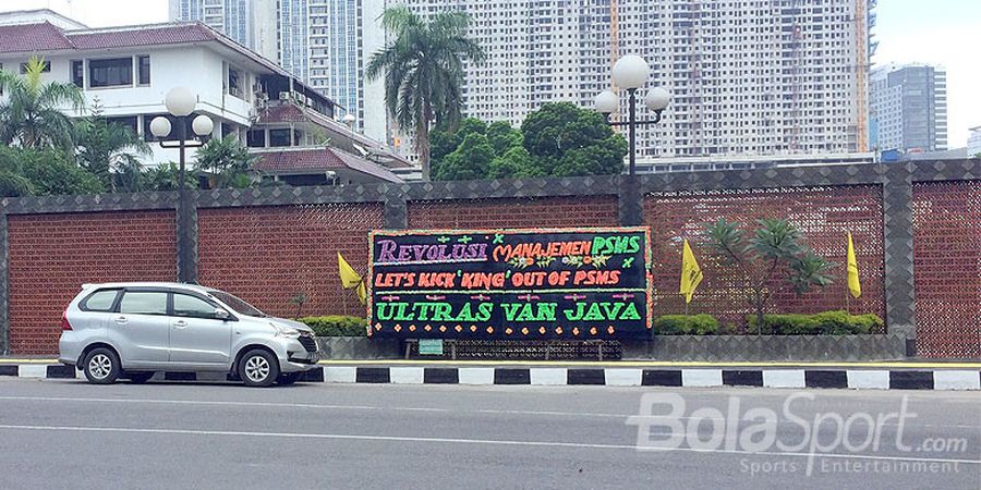 Sebelum Aksi Damai Suporter PSMS Dimulai, Empat Papan Bunga Fan Ayam Kinantan Hilang