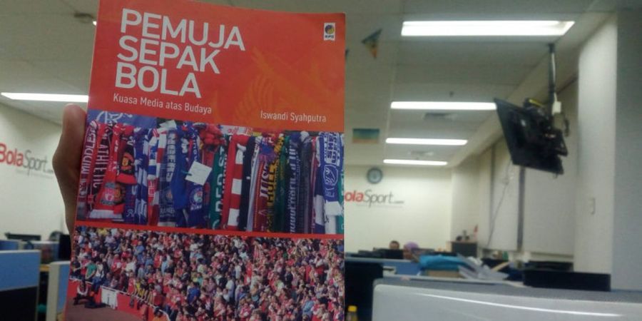 Pemuja Sepak Bola: Kuasa Media atas Budaya, dari Lapangan Hijau ke Kuasa dan Suaka