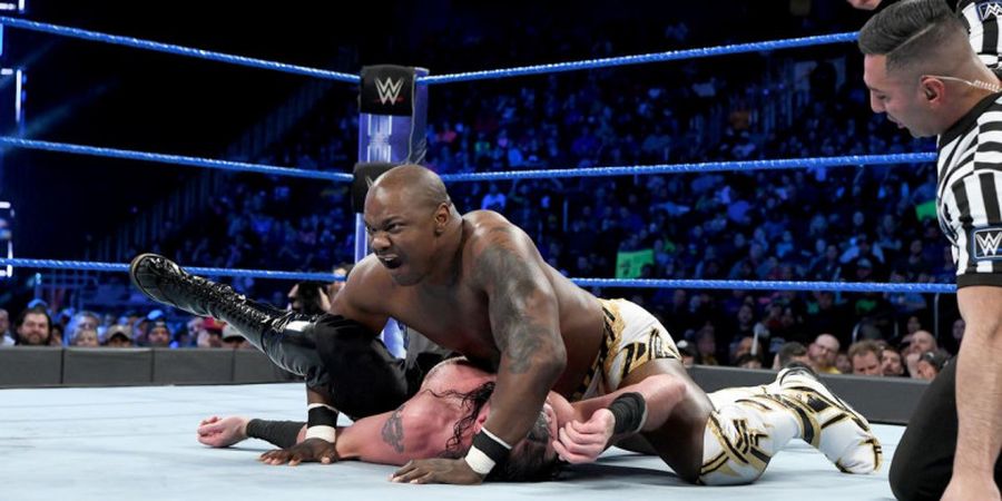 Pulang Bertanding, Bintang WWE Ini Justru Temukan Barang Berbahaya