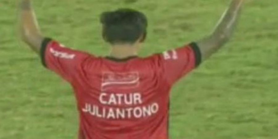 Selebrasi Dramatis Irfan Bachdim untuk Catur Julianto Menghebohkan Warganet