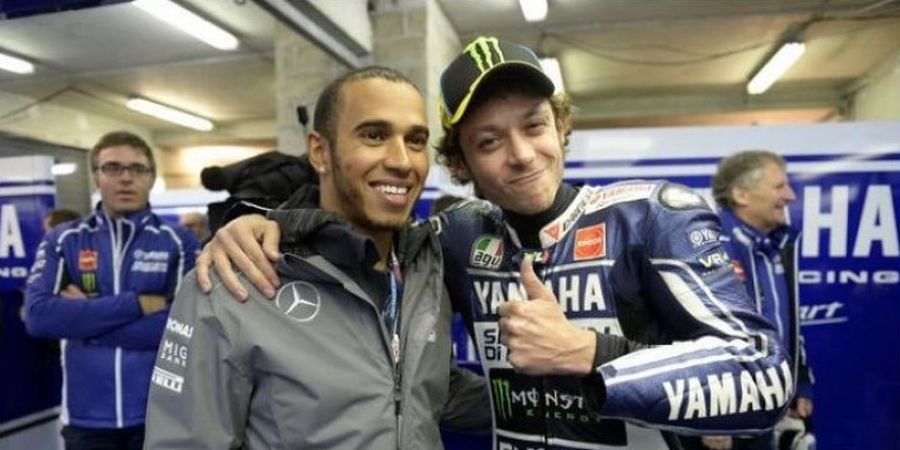 Bersahabat, Velentino Rossi Undang Lewis Hamilton Sambangi Akademi Balap VR46