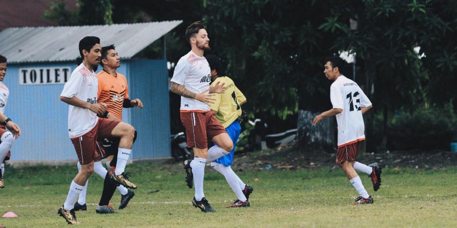 Marc Klok dan Wiljan Pluim Berbagi Ilmu dengan Warga Makassar