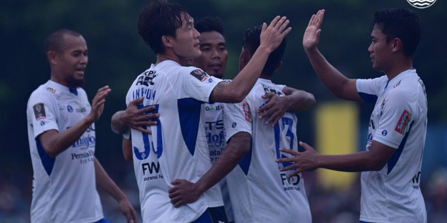 Perserang Vs Persib - Maung Bandung Pesta di Serang, Ezechiel Cetak Empat Gol