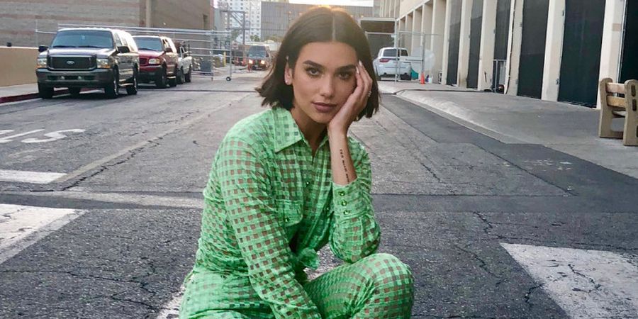 Bukan Real Madrid, Dua Lipa Ternyata Mengidolai Klub Ini