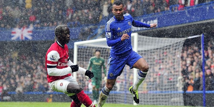 Relasi Transfer Arsenal dan Chelsea - The Gunners Beli Pemain Buangan dan Kehilangan Ashley Cole